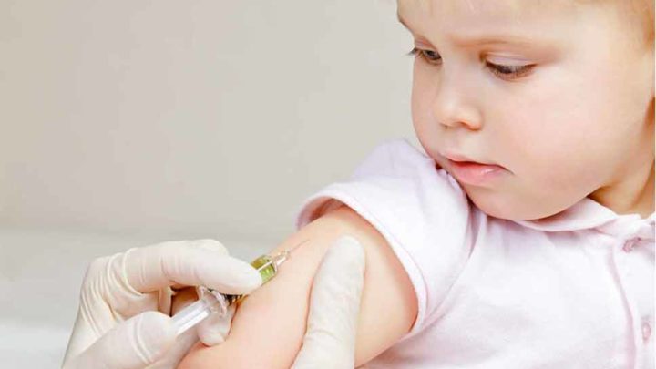 Calano vertiginosamente le vaccinazioni in età pediatrica: morbillo, rosolia e parotite.