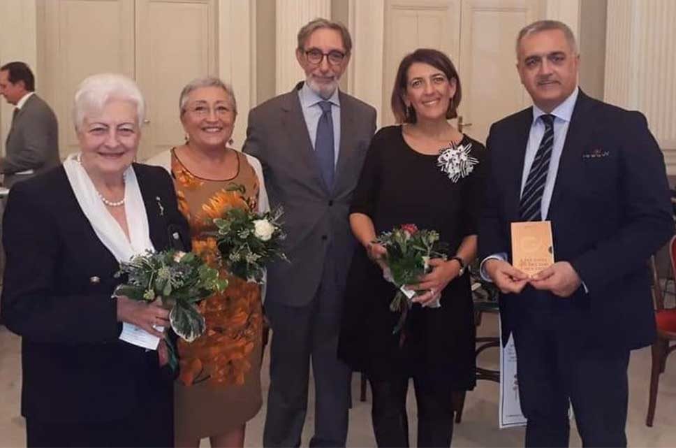 Come fiori d’acciaio . . . le donne che hanno vinto il cancro si raccontano.