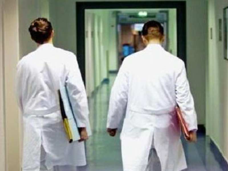 Stretta sull’attività itramuraria, l’Anaao dice no