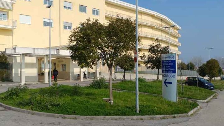 Penisola sorrentina, a distanza si pochi giorni il Covid stronca anziana coppia