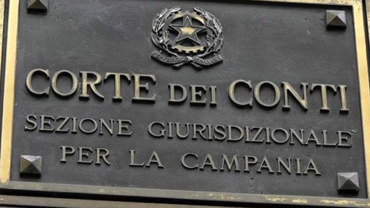 Pensionati e direttori, spettano gli stipendi? Secondo gli inquirenti no