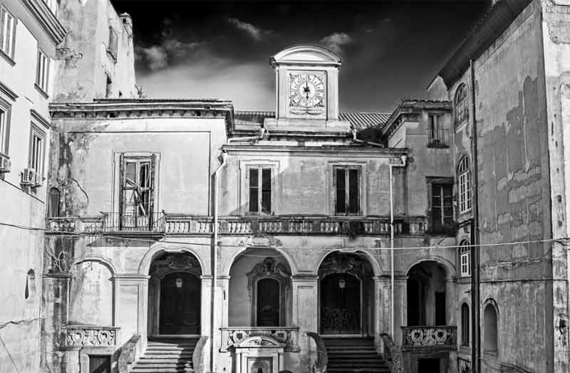 Cedimenti strutturali Incurabili, interviene Bonavitacola