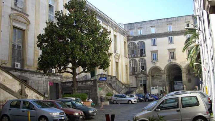 Incurabili, sale la tensione