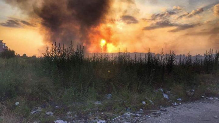 Vallo di Diano, la foresta brucia