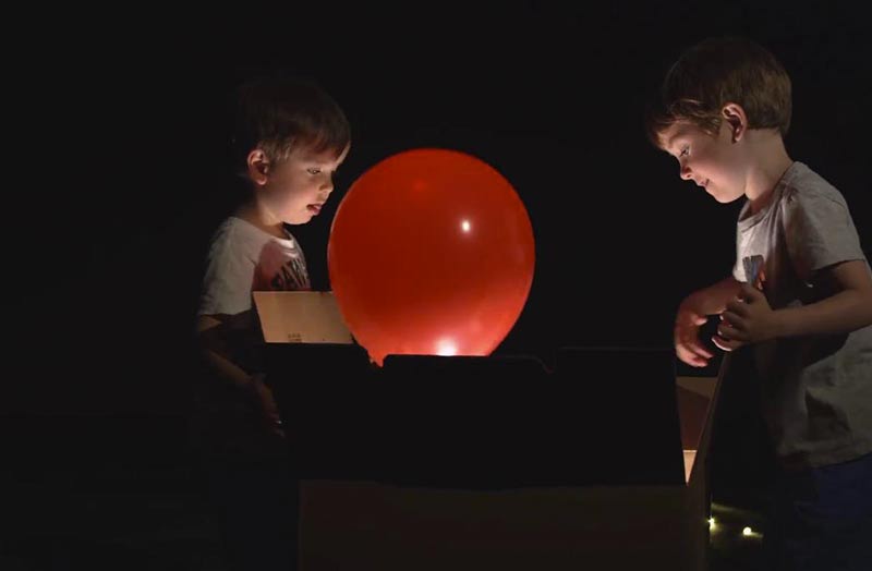 Un palloncino rosso per far volare via la distrofia.