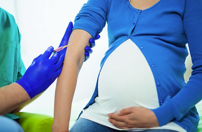 Vaccinarsi in gravidanza è cosa buona, anzi ottima