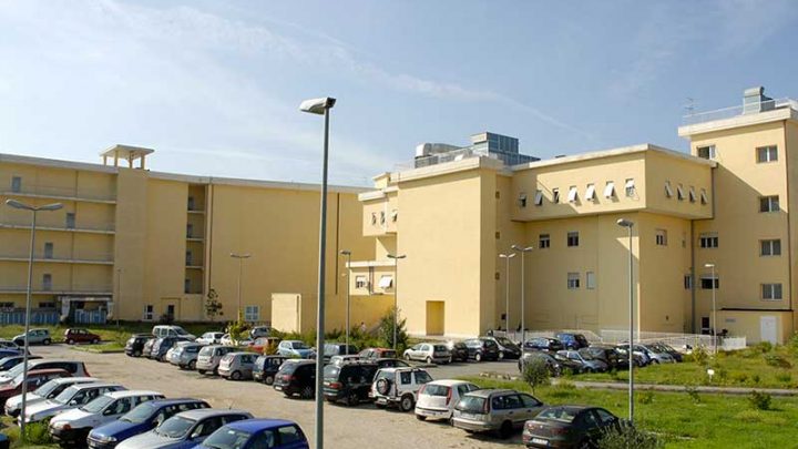 Ospedale Covid Boscotrecase, per carenza anestesisti c’è solo il “mezzo servizio”