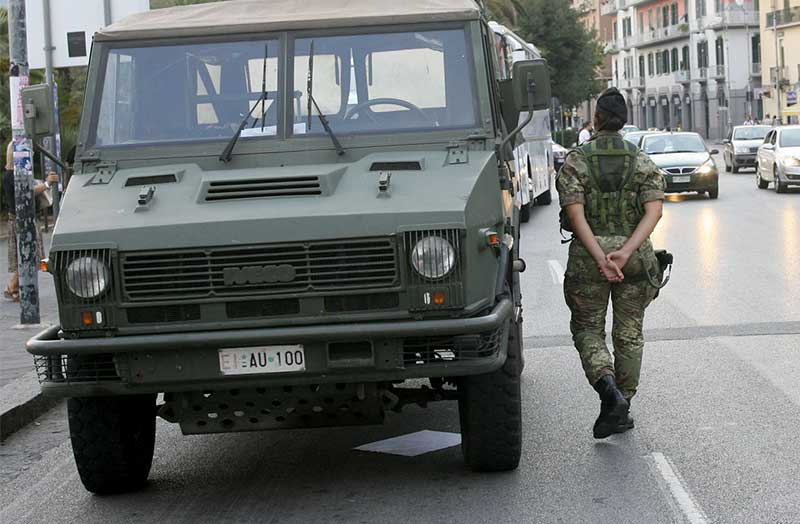 Militari per tenere a freno i “furbetti delle passeggiate”