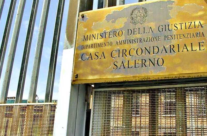 Detenuti salernitani impegnati nella realizzazione di mascherine