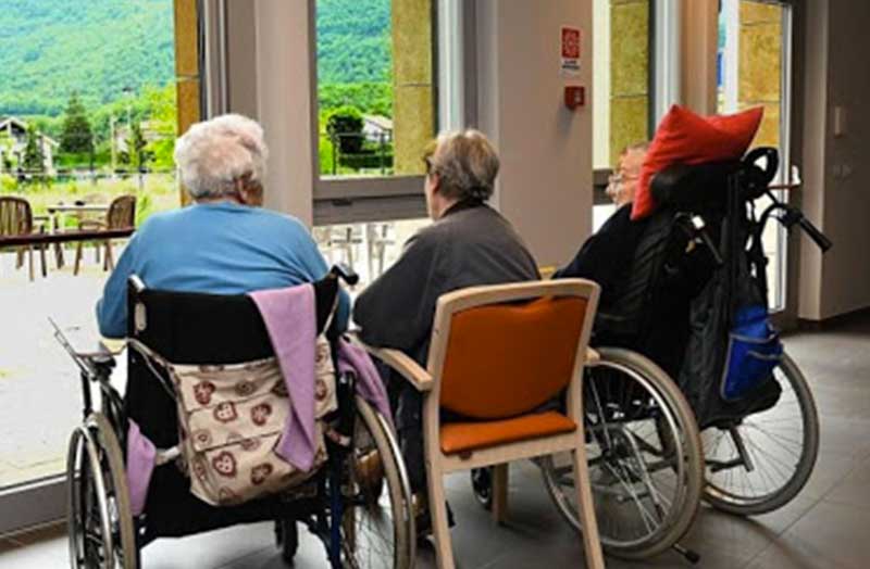 Rsa, fuori legge il 17% delle strutture