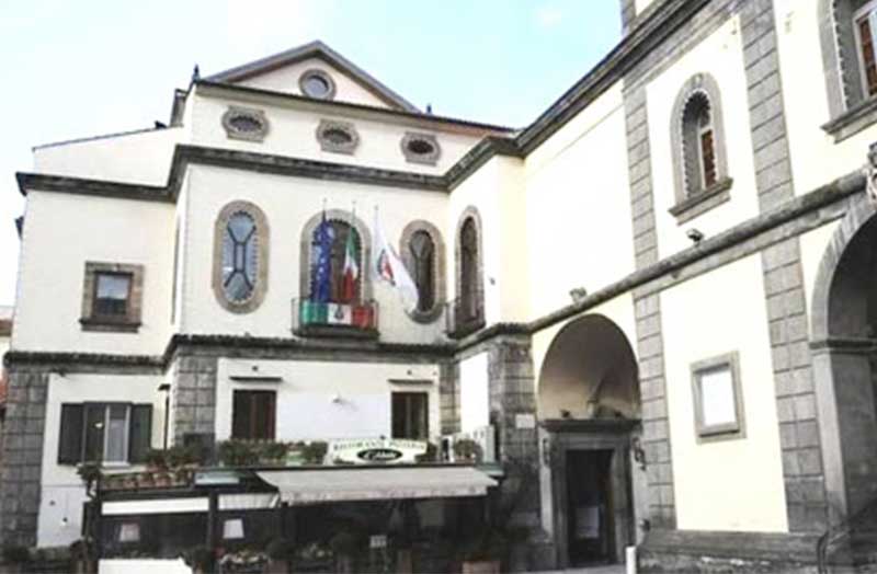 Sorrento, Scannapieco continuerà la sua protesta incatenandosi e digiunando