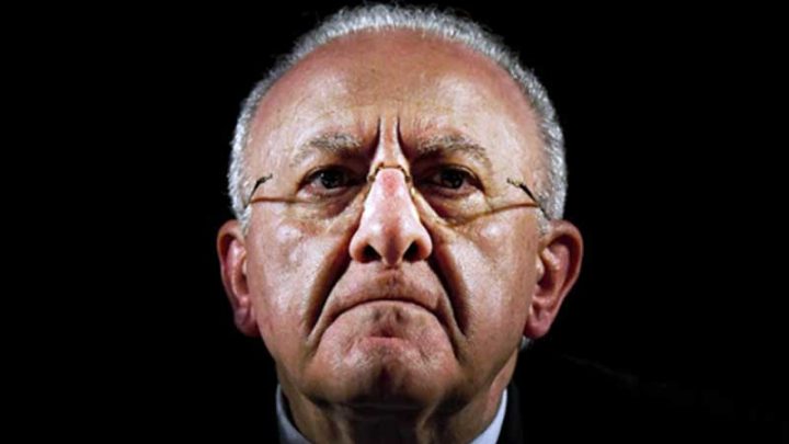 De Luca: “Manterremo l’obbligo delle mascherine anche in estate”