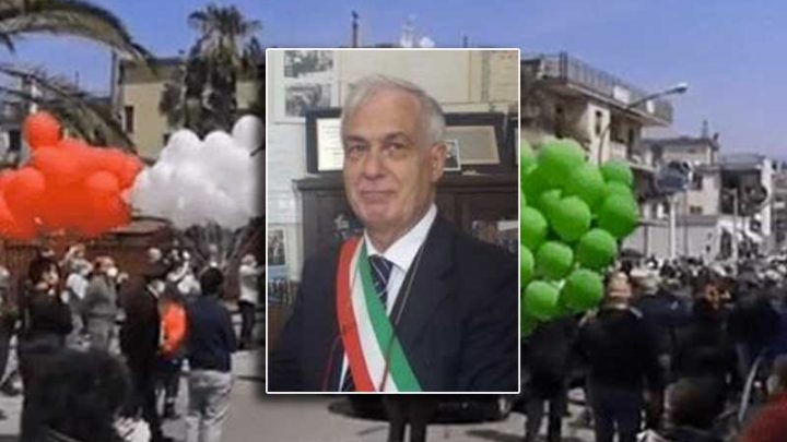Assembramenti al funerale di Sommese