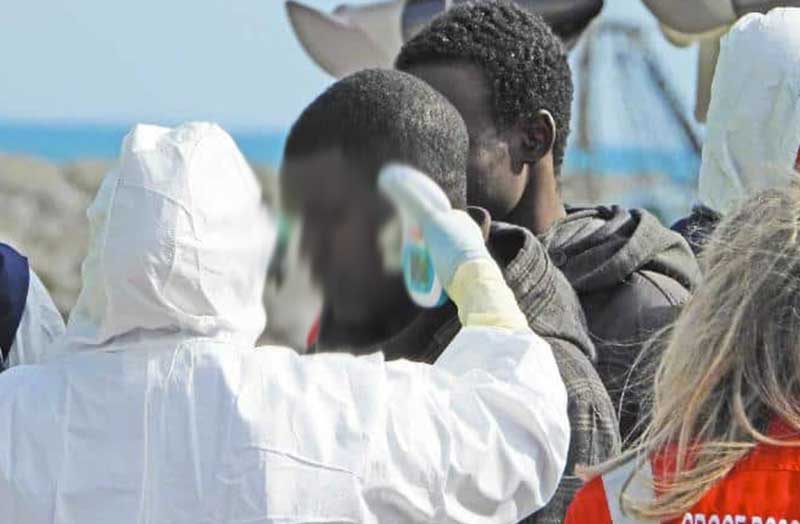 Salerno, salvati 114 migranti al largo Libia