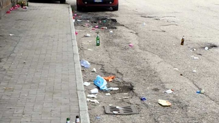 La Lega: Napoli invasa dai rifiuti