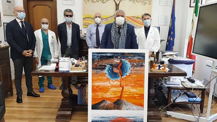 Gennaro Regina dona al Pascale il Vesuvio che spacca il virus