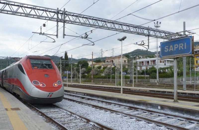 Covid-19, caso sospetto stamani sul treno Napoli-Cosenza