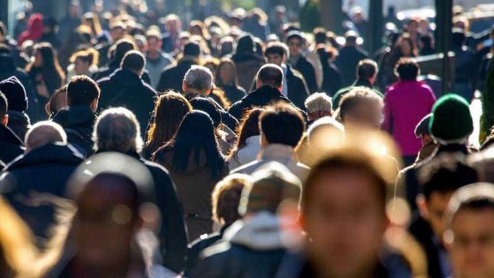 Covid in Italia, calano i contagi ma aumentano i decessi