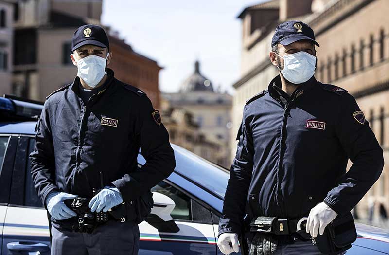 Poliziotti sovraesposti al rischio contagio