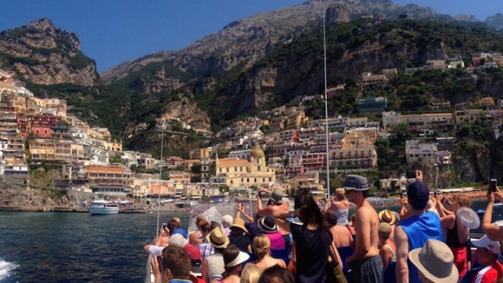 Covid-19, bonus di 2 milioni di euro per il comparto del turismo