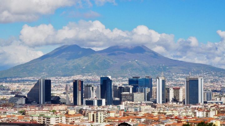 Covid Napoli città, 235 nuovi contagi
