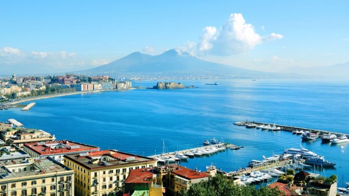 Napoli città, resta stabile la linea dei contagi