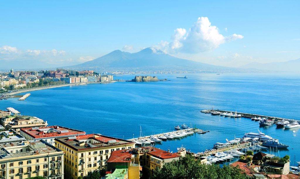 Covid Napoli città, tornano a calare i contagi