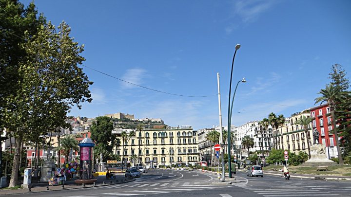 Napoli, lo scempio di Piazza Vittoria