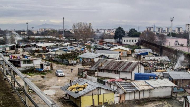 Campo Rom di Napoli, De Luca vara una nuova ordinanza