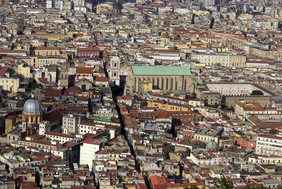 Covid Napoli città, incidenza pandemica scesa al 2%