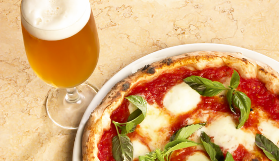 Salerno, pizza e birra gratis per chi si vaccina