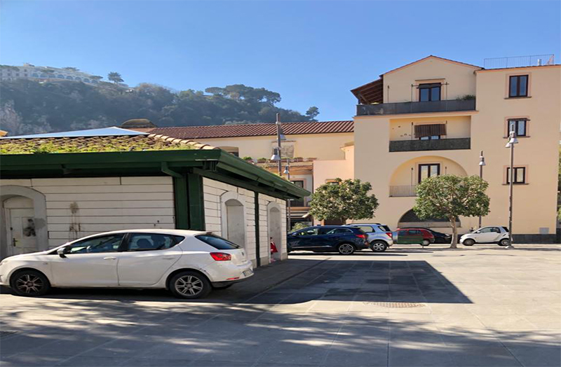 Sorrento, multe a gogò per i dipendenti dell’ospedale che parcheggiano nella piazza adiacente