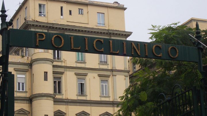 Il Policlinico Vanvitelli chiude 3 reparti ma il governatore si volta da un’altra parte