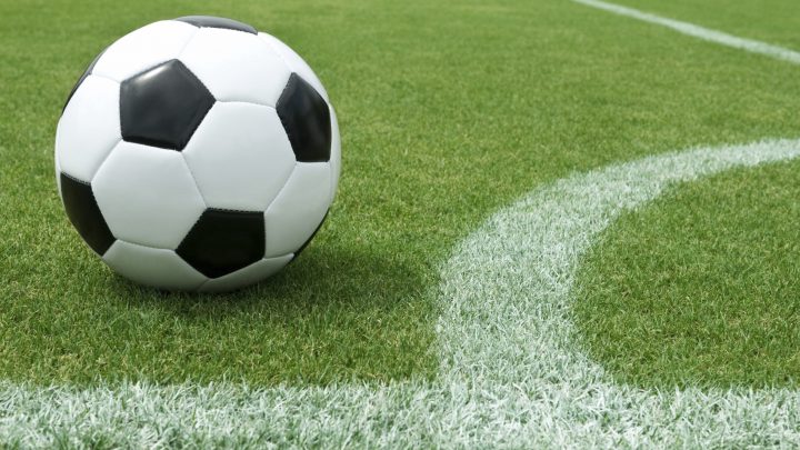 A 10 anni accoltella tredicenne per un pallone