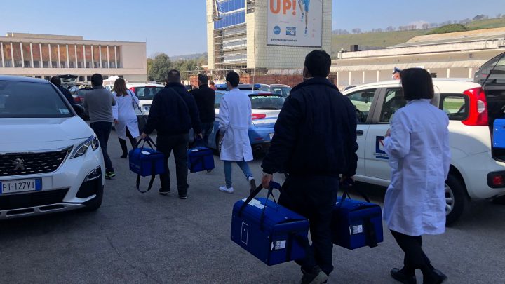 Napoli, riforniti i vaccini ai medici di famiglia