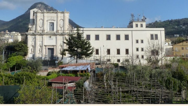 Piano di Sorrento, positivo uno studente del “Bixio”