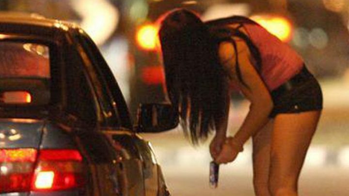 85enne beccato con prostitute si giustifica: tutta colpa del vaccino antiCovid