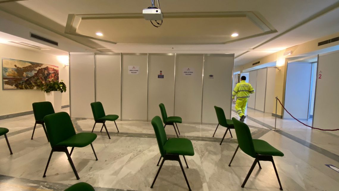 Hub vaccinale all’Hotel Vesuvio di Sorrento, il grande flop