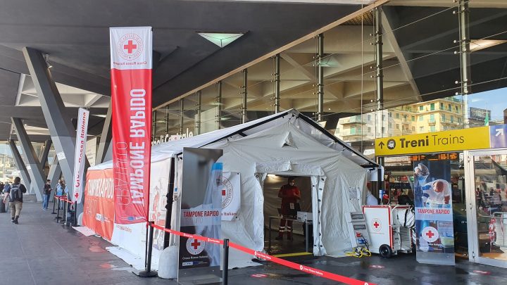 Napoli, la CRI istituisce centro tamponi gratuiti alla stazione