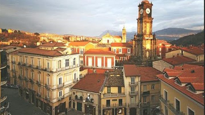 Avellino, il centro vaccinale fa gli straordinari