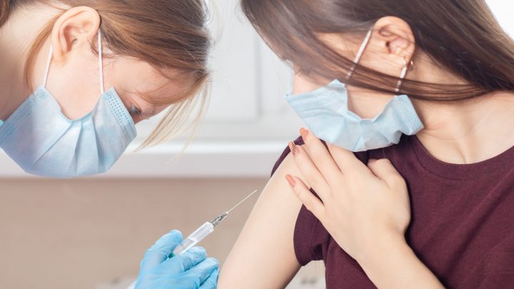 Giusto vaccinare gli adolescenti? Intervista al dottor Carlo Alfaro (II parte)