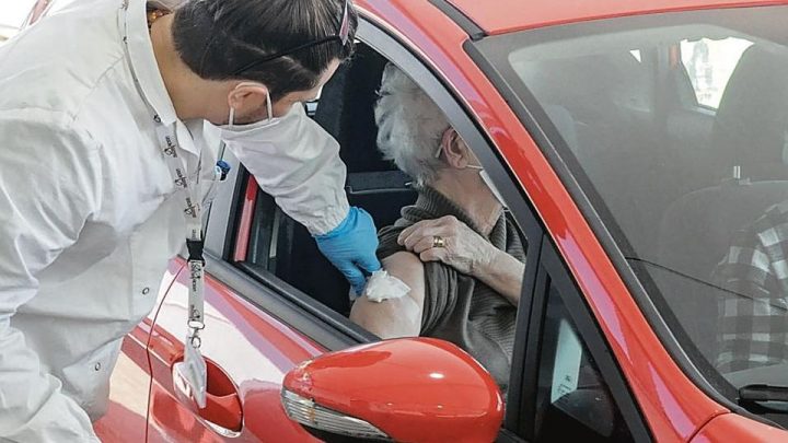 Vaccinazione delle persone con difficoltà motorie: a Marina di Stabia somministrate 400 dosi