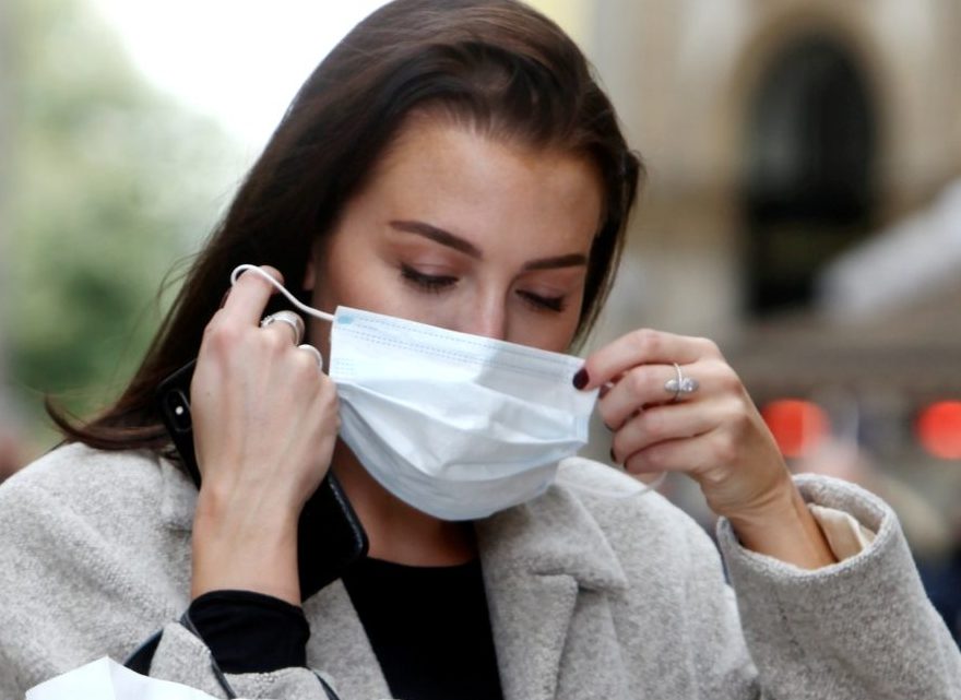 Mascherine e tamponi Covid, Ordinanza del ministero: ecco dove resta l’obbligo