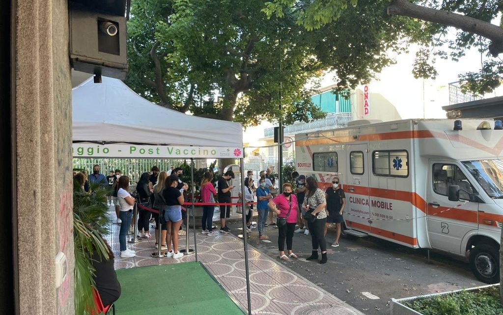 Vaccini in farmacia, grande successo in Campania con 20mila vaccinati