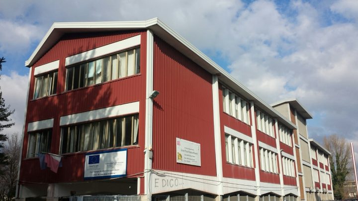 Campagna vaccinale anti-Covid scuola sicura, il Camper dell’Asl al liceo “Virgilio Marone”