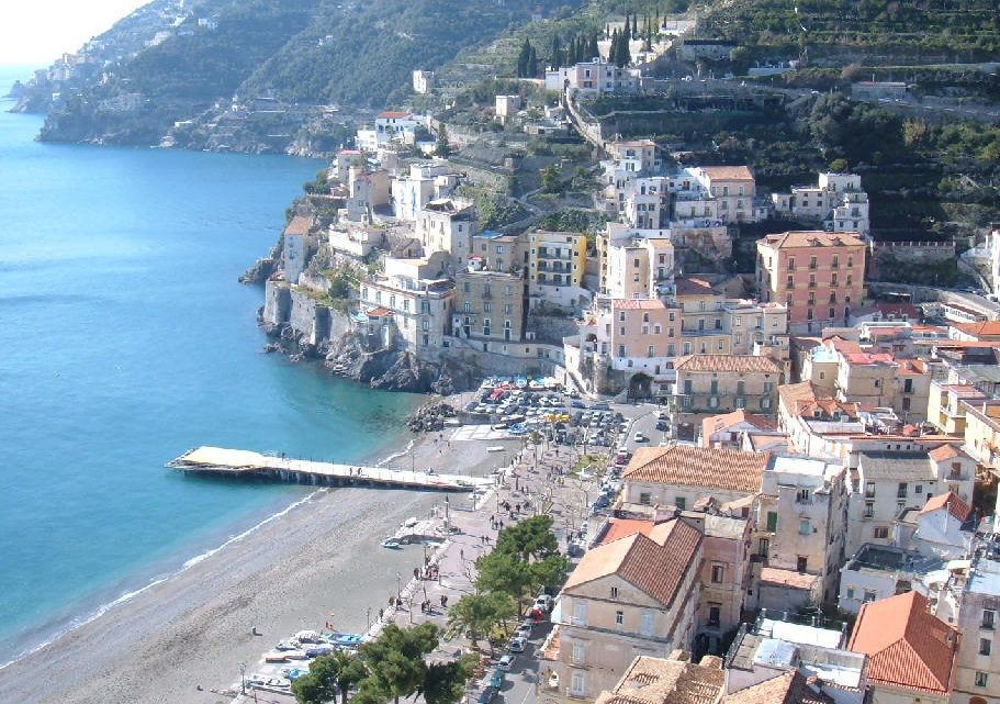 Minori, un viaggio nella Costiera Amalfitana con “Graffiti Vietresi” e “Amalfi Imperiale”