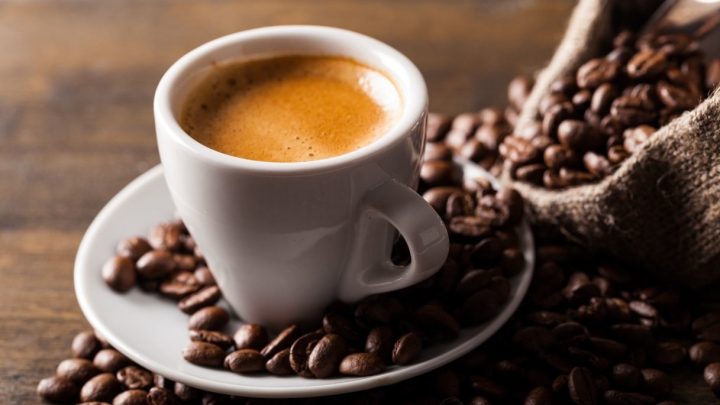 Amanti del caffè, chi lo beve ogni giorno si muove di più ma dorme anche meno