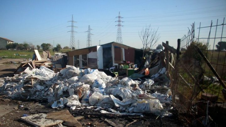 Giugliano, spazzatura nelle strade