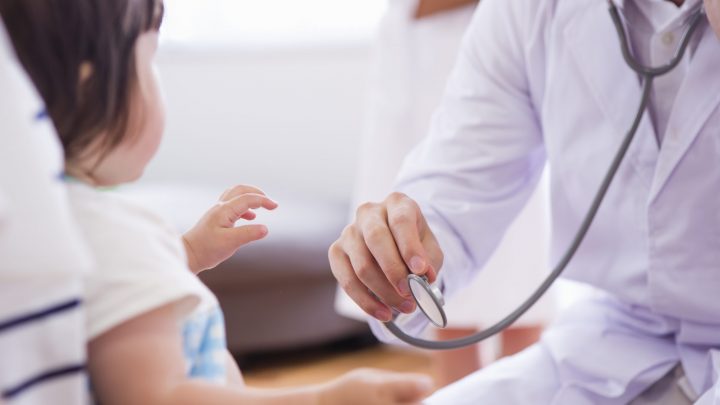 Pertosse, aumento dei casi e rischio negli adulti