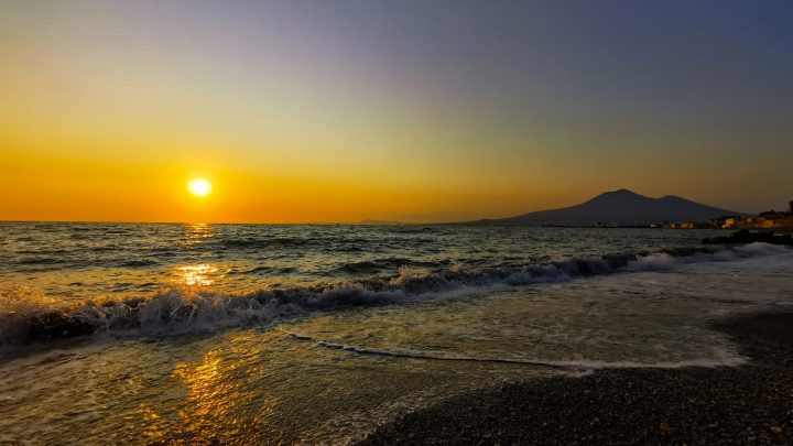 Verso la balneabilità e la bonifica del Grande Arenile di Stabia